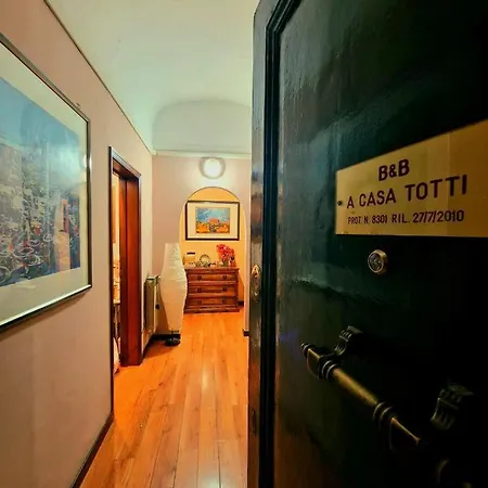 فندق مبيت وإفطار Casa Totti 3*